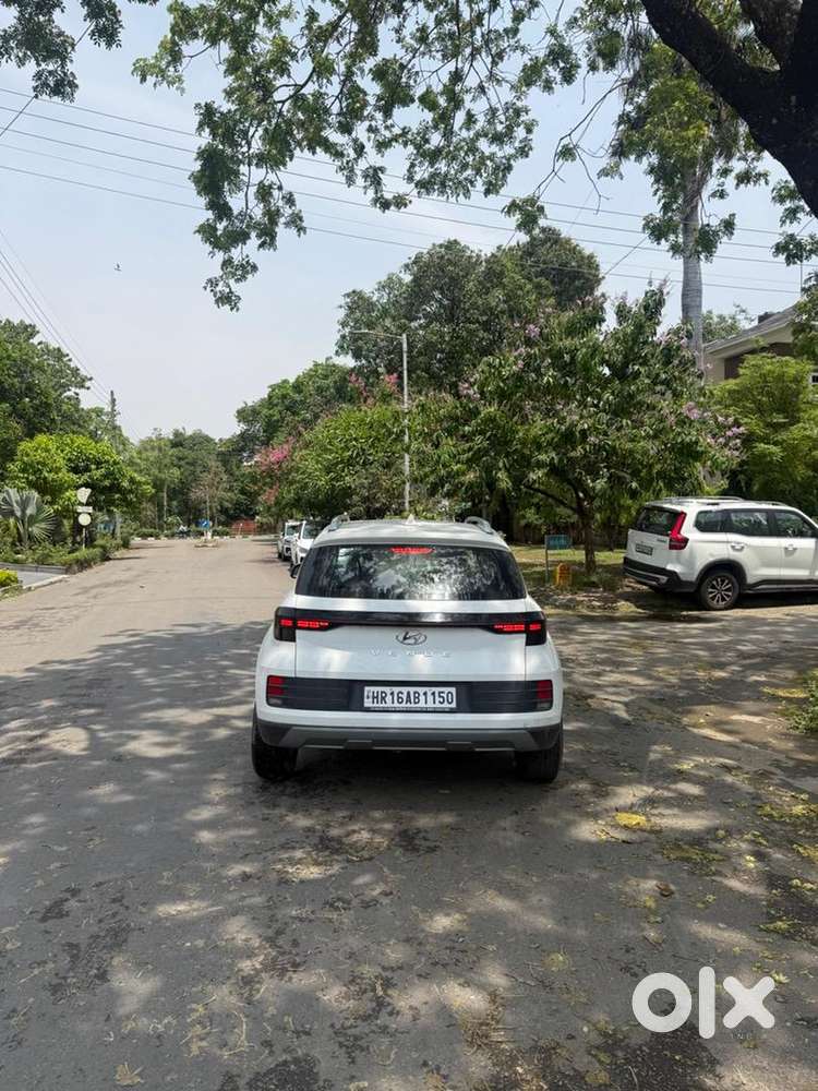 Hyundai Venue 2023 Petrol  Well Maintained