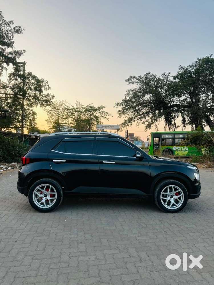 Hyundai Venue 2024 Diesel 60000 Km Driven