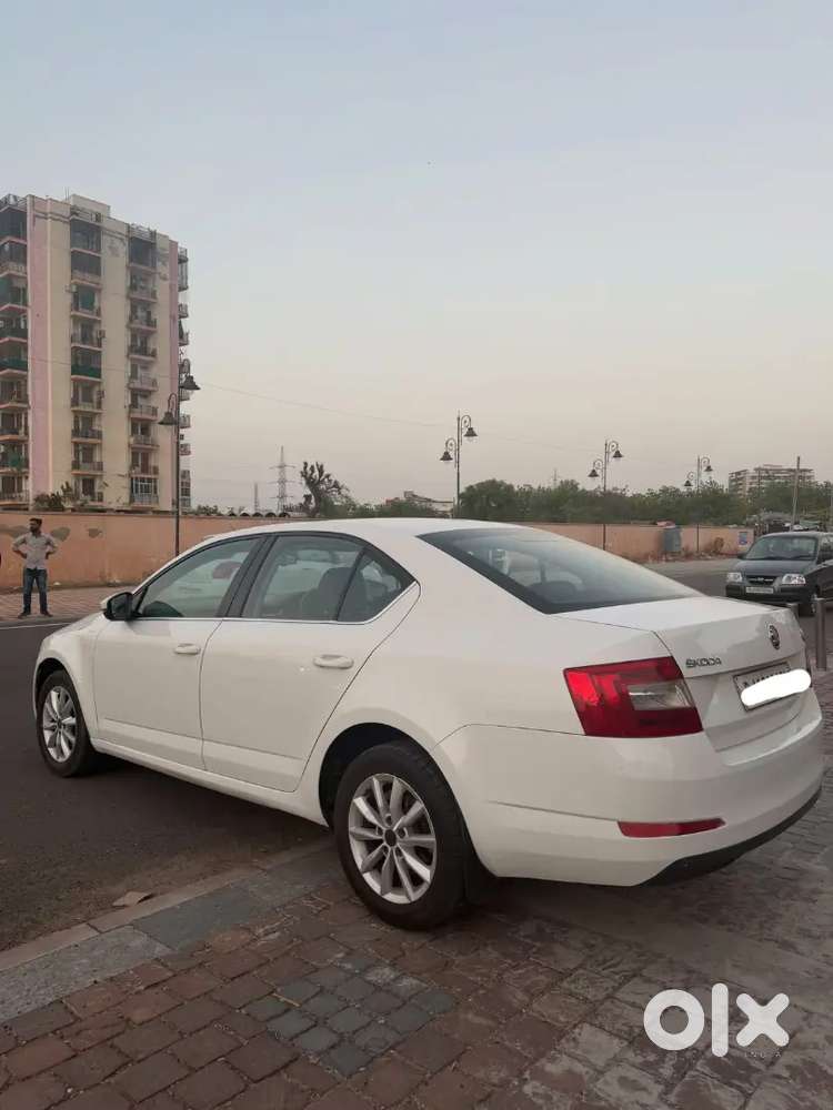 2015 Skoda Octavia 2.0 Tdi Ambition | 93,000 Km | 2nd Owner | Vip No.
