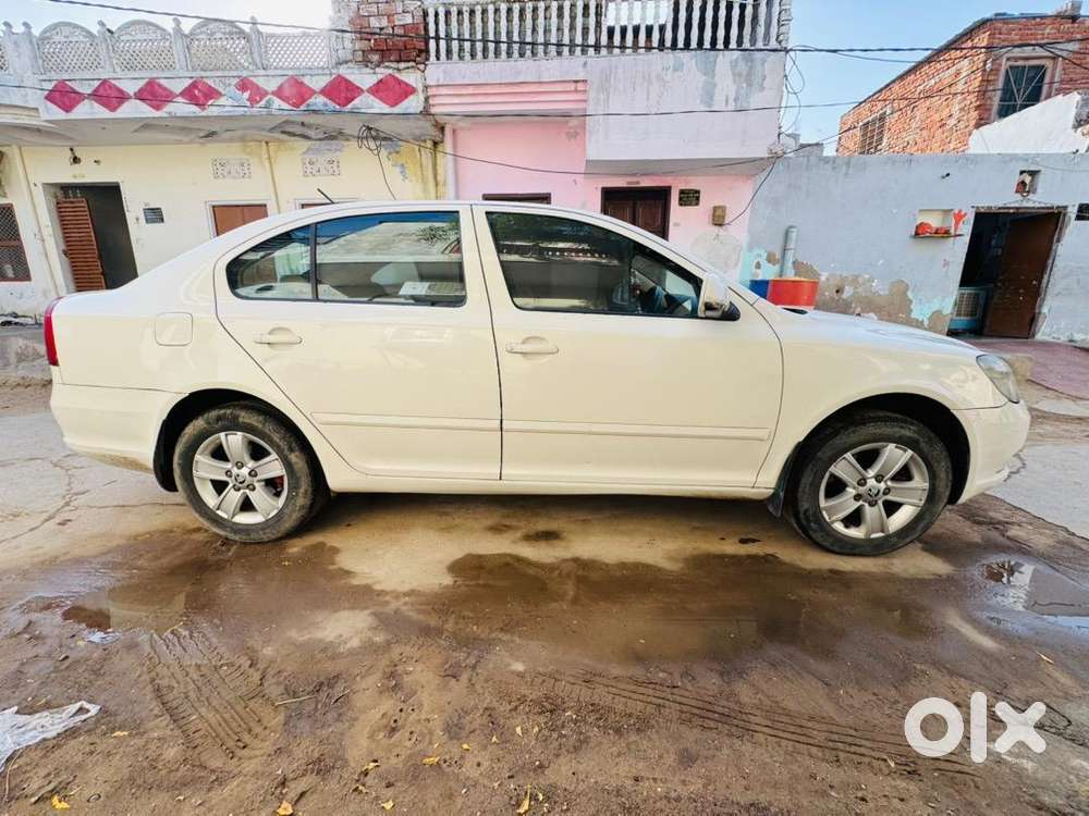 Skoda Laura Elegance 2012 Km Driven 100000