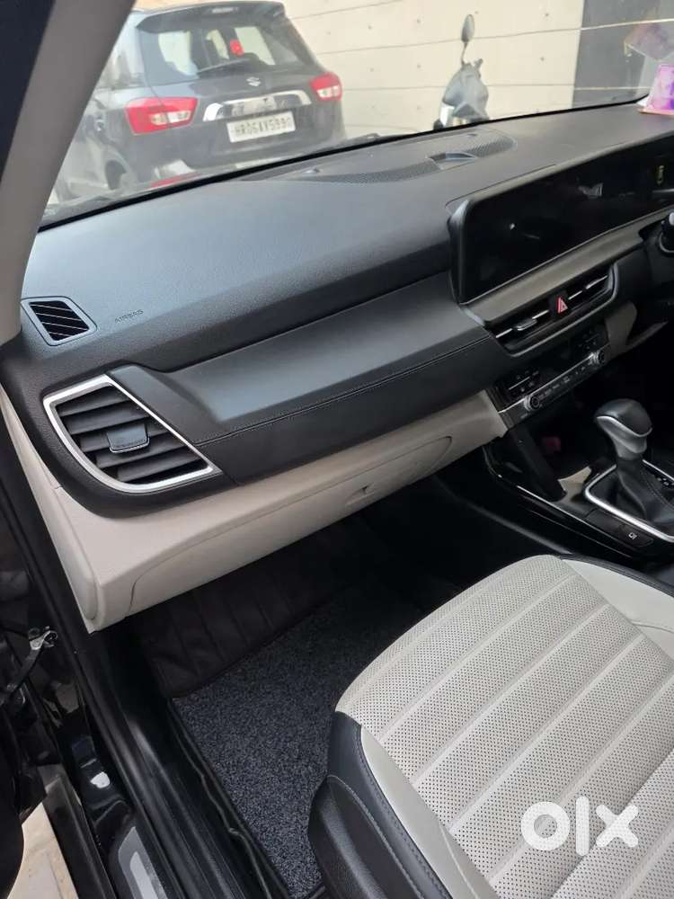 Scratchless Single Hand Driven Car