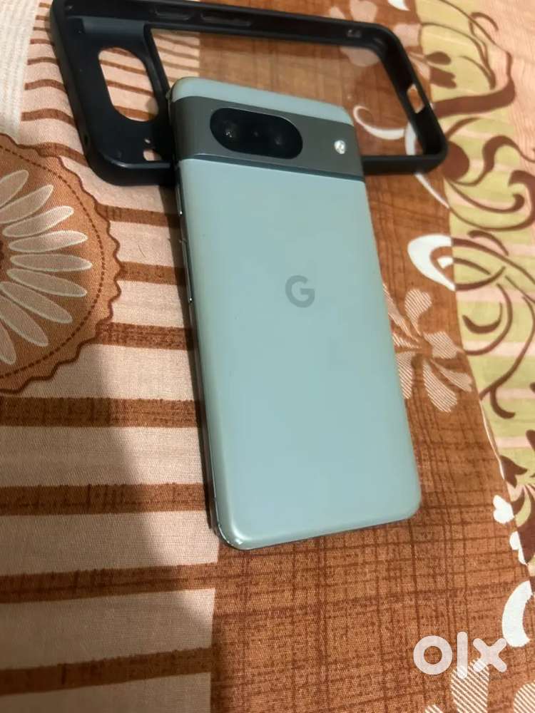 Google pixel 8.  8/128 GB New Condition screchles with box