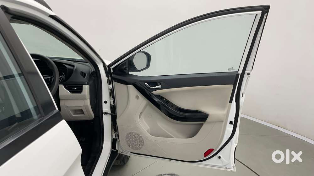 Tata Nexon 1.2 Revotron Xza Plus, 2023, Petrol