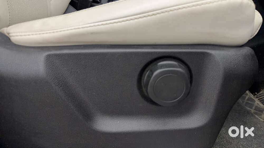 Mahindra Xuv700 2.0 Ax 7 Petrol At Str, 2022, Petrol