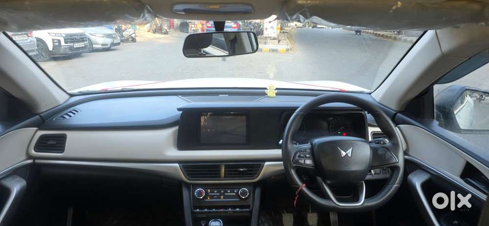 Mahindra Xuv700 Mx Diesel Mt 5 Str (e), 2022, Diesel