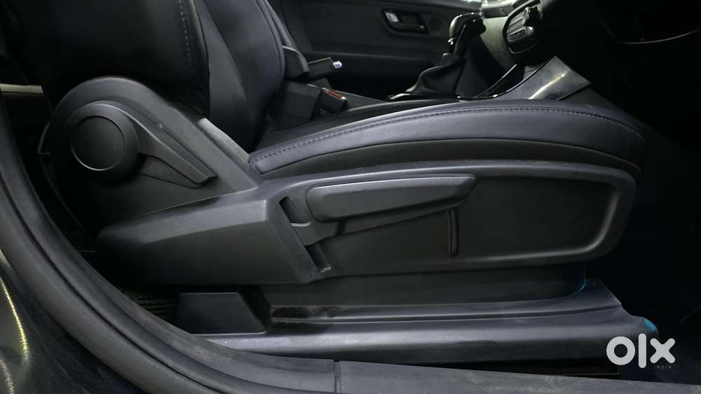 Tata Altroz 1.2 Xza Plus Dark Edition Dct, 2022, Petrol