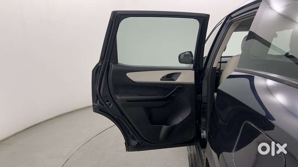 Mahindra Xuv700 2.2 Ax 5 Diesel At 7 Str, 2024, Diesel