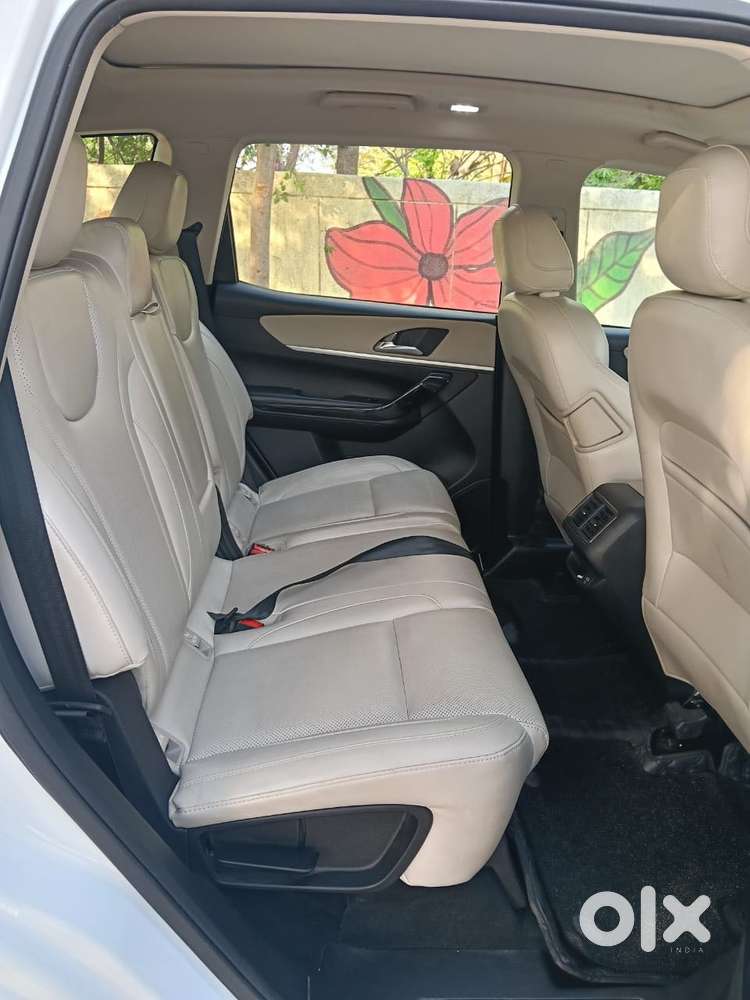 Mahindra Xuv700 2.2 Ax 7 Diesel At Luxury Pack Str, 2025, Petrol