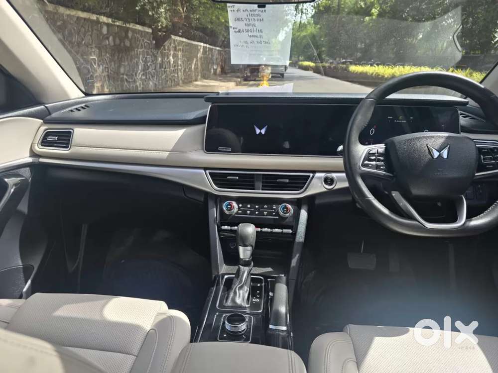 Mahindra Xuv700 2.0 Ax 7 Petrol At Str, 2023, Petrol