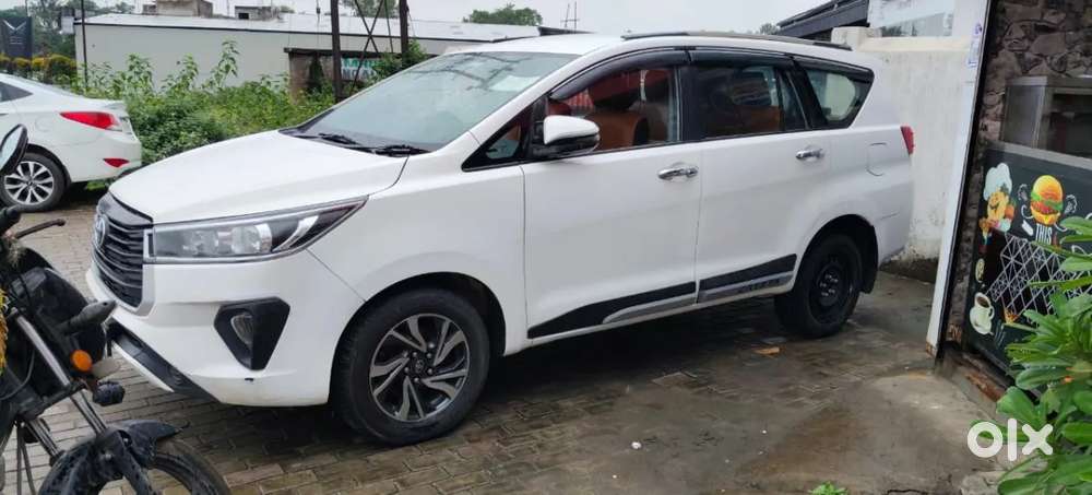 Toyota Innova Crysta [2020-ongoing] 2.4 Gx 8 Str, 2023, Diesel