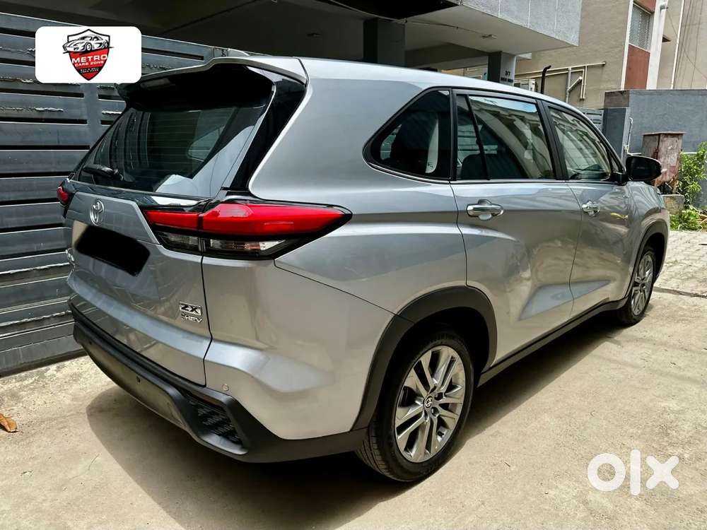 Toyota Innova Hycross 2.0 Zx (o) Hybrid 7 Str, 2025, Petrol
