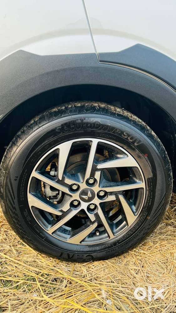 Mahindra Xuv 3xo 2025 Petrol 8000 Km Driven