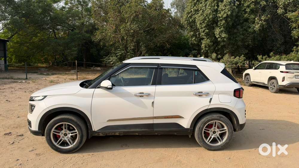 Hyundai Venue Petrol Manual 2023
