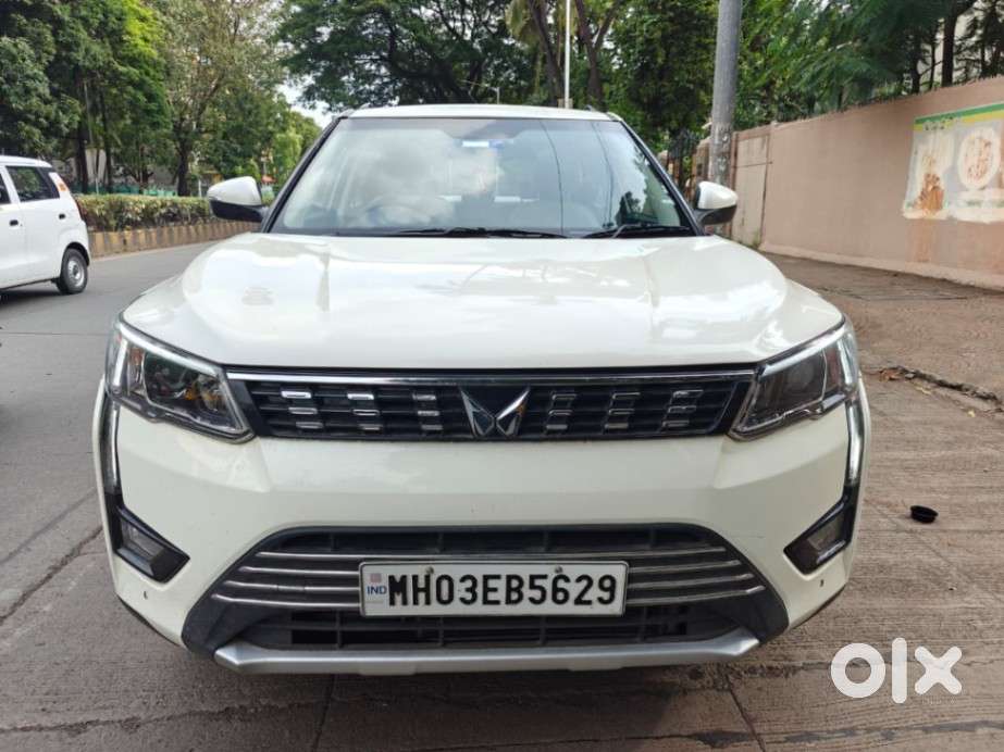 Mahindra Xuv300 1.2 W8 (o) Amt Petrol, 2023, Petrol