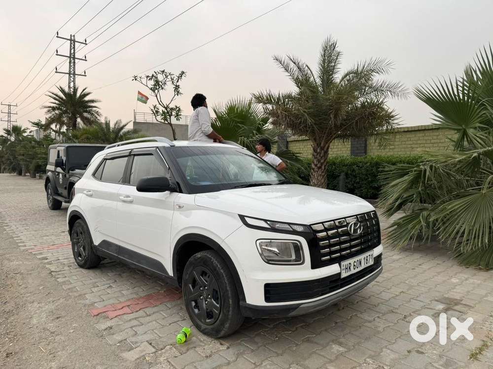 Hyundai Venue 2024 Petrol 20000 Km Driven