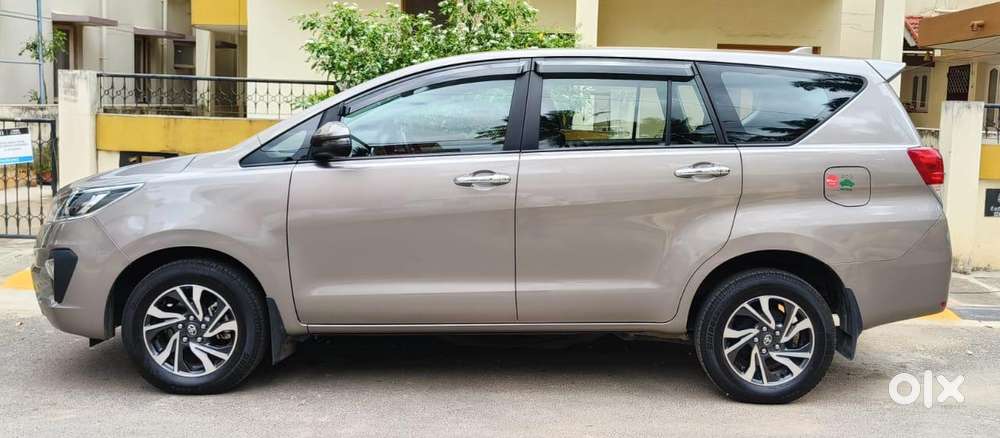 Toyota Innova Crysta 2.7 V, 2023, Petrol