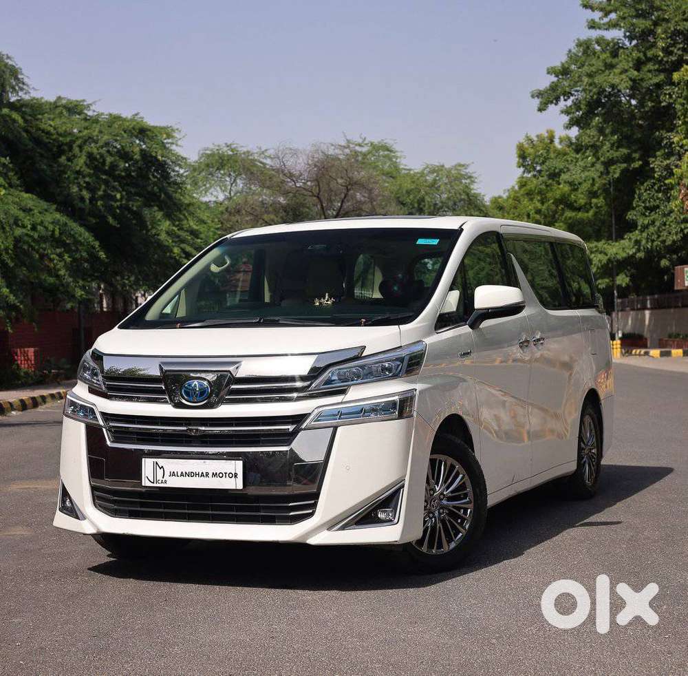 Toyota Vellfire 2.5 Executive Lounge, 2023, Petrol