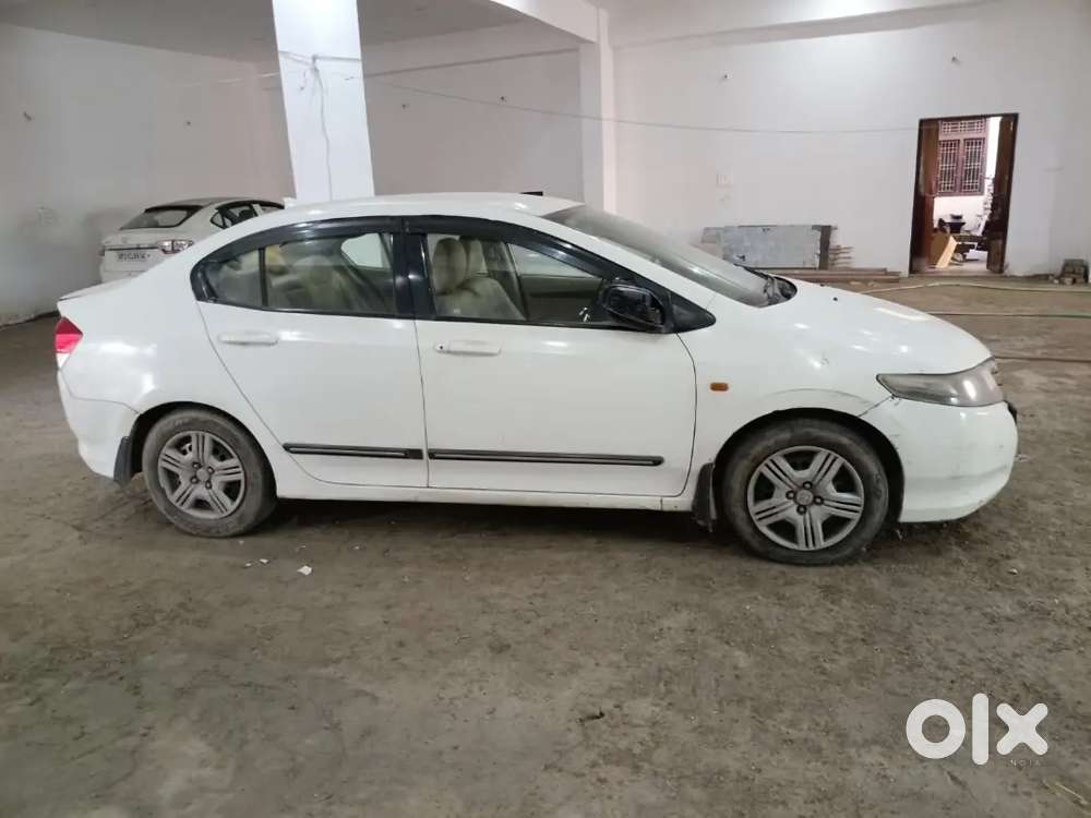 Honda City 2010 Cng & Hybrids 80000 Km Driven,tayar Is Good,