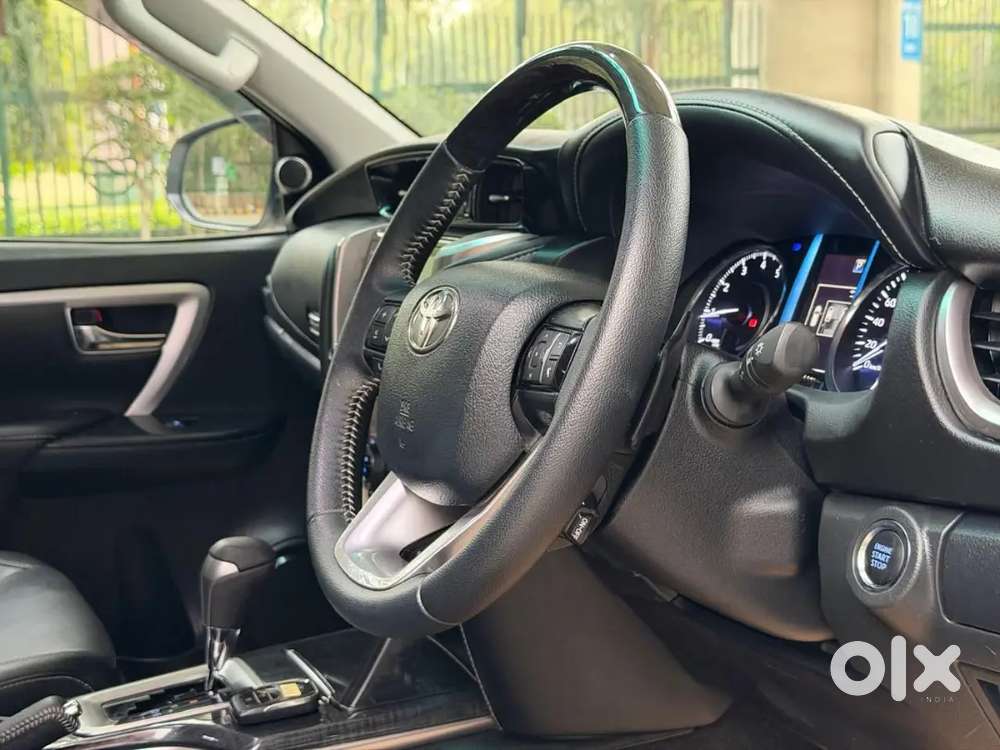 Toyota Fortuner Petrol At 2024