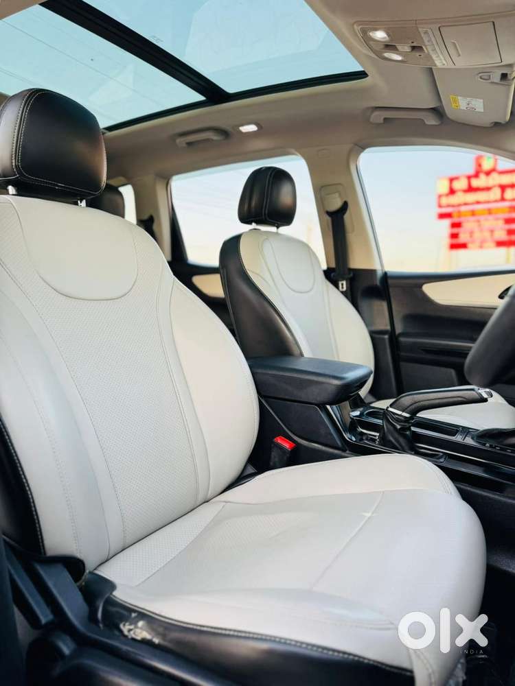 Mahindra Xuv700 2.2 Ax 5 Diesel At 7 Str, 2022, Diesel