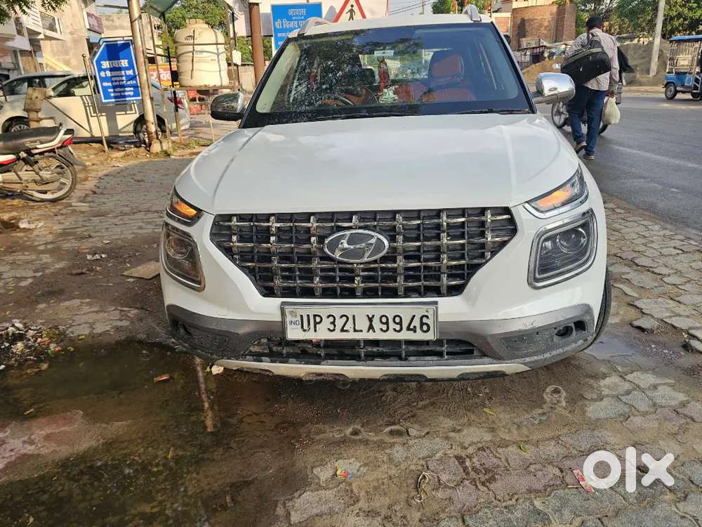 Hyundai Venue 2021 Petrol 62000 Km Driven