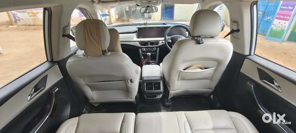 Mahindra Xuv700 Luxury Pack 2025