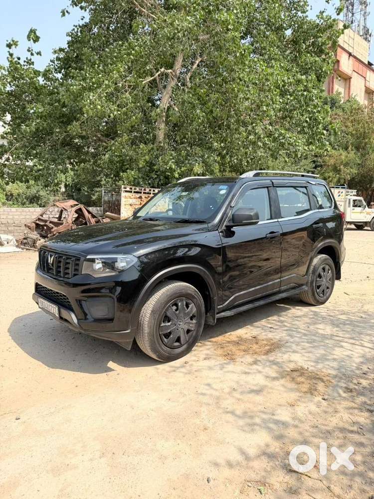 Scorpio N Z2 Petrol Black Colour
