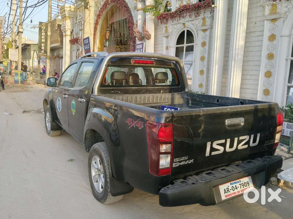 Isuzu D-max V-cross 2017 Diesel Well Maintained