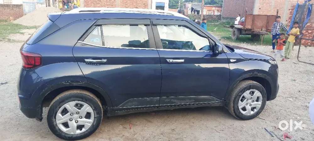 Hyundai Venue E Petrol 2020 Car