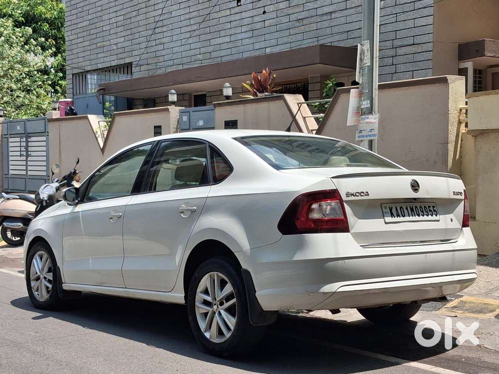 Skoda Rapid [2016-2020] 1.5 Style Plus Tdi At Black Package, 2017, D..
