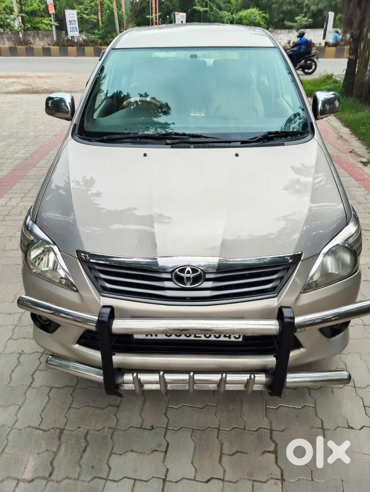 Toyota Innova 2.5 G (diesel) 8 Seater, 2012, Diesel