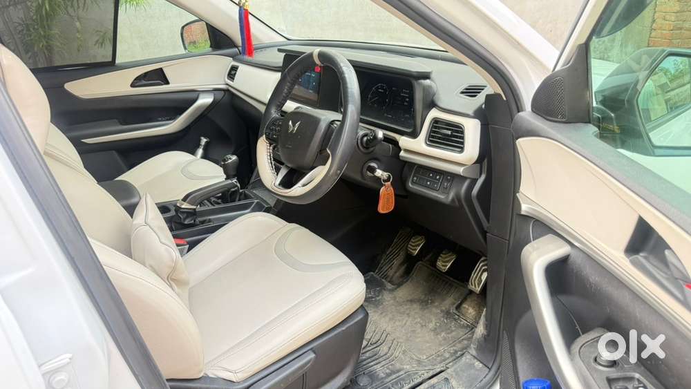 Mahindra Xuv700 Mx Base Model 7 Seater 2024 Diesel 58500 Km Driven