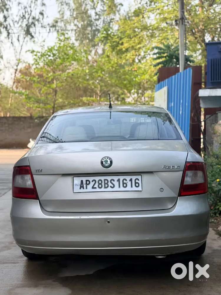 Skoda Rapid 2013 Diesel 87000 Km Driven