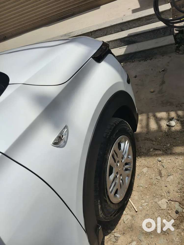 Low Driven Car. Spinny Agents Do It Ping Mi