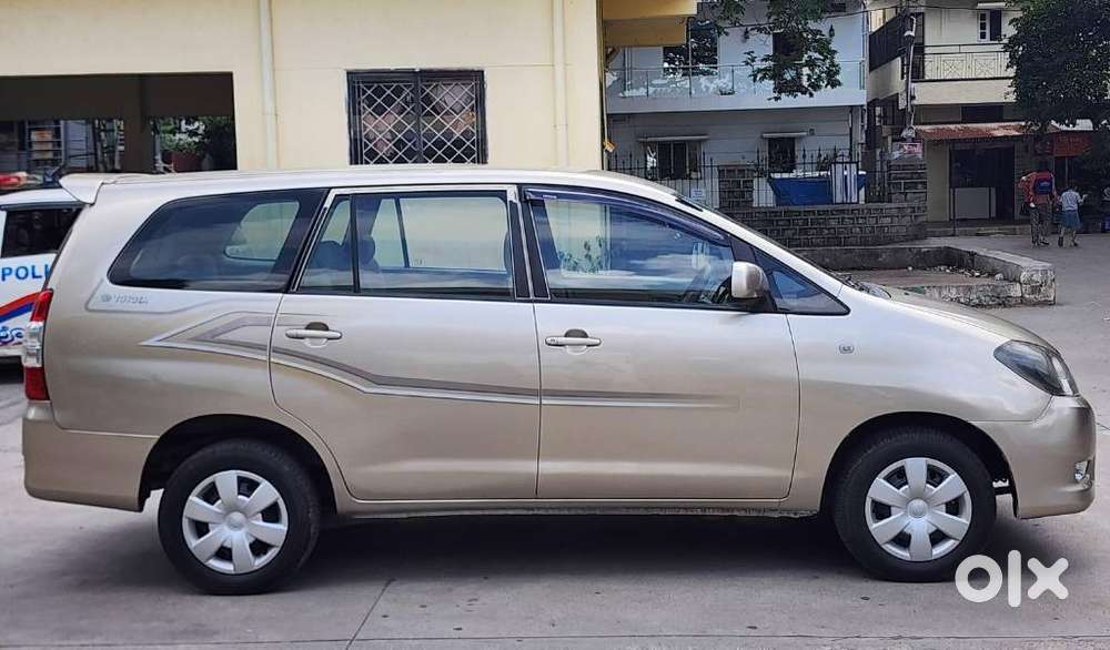 Toyota Innova 2.0 Gx 8 Seater Bs Iv, 2011, Diesel
