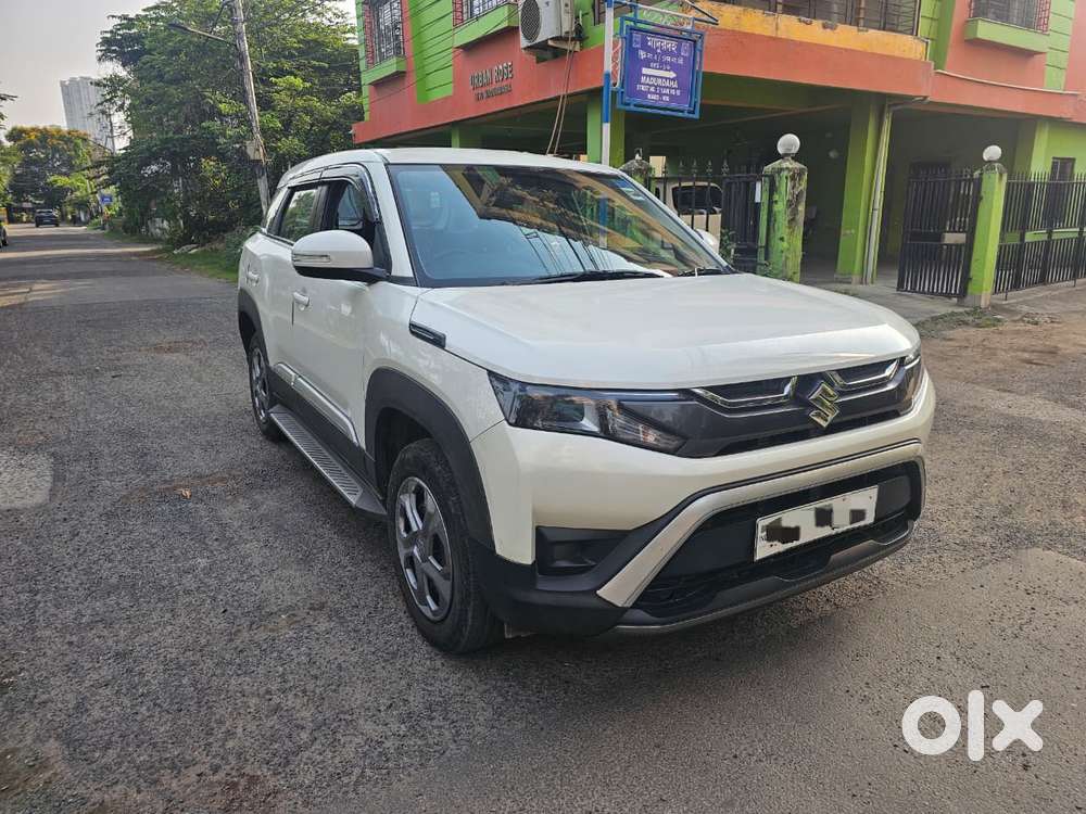 Maruti Suzuki Brezza 1.5 Lxi Smart Hybrid, 2023, Petrol