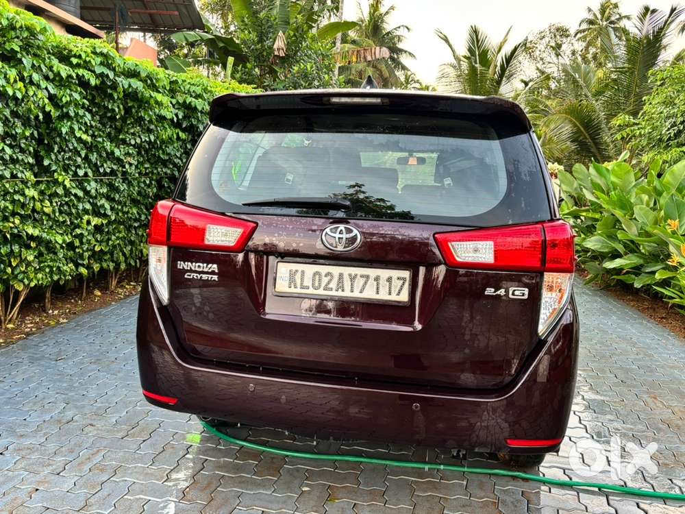 Toyota Innova Crysta 2.4gx Mt 8 Str - 2016 | First Owner