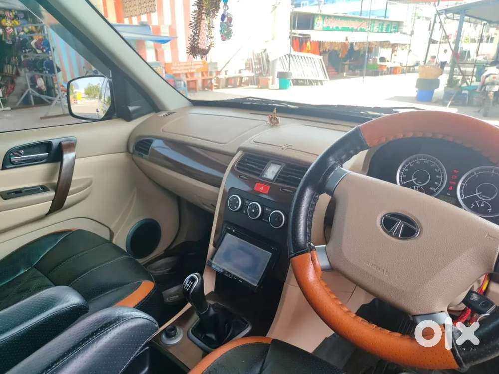 Tata Safari Storme 2015