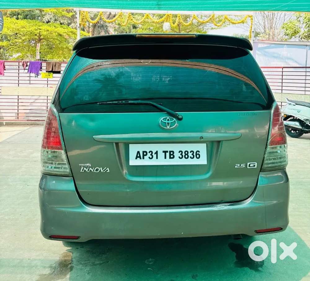 Toyota Innova 2011