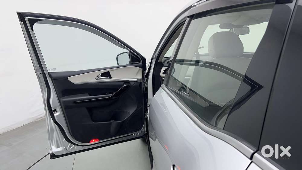 Mahindra Xuv700 2.0 Ax 7 Petrol At Luxury Pack Str, 2021, Petrol