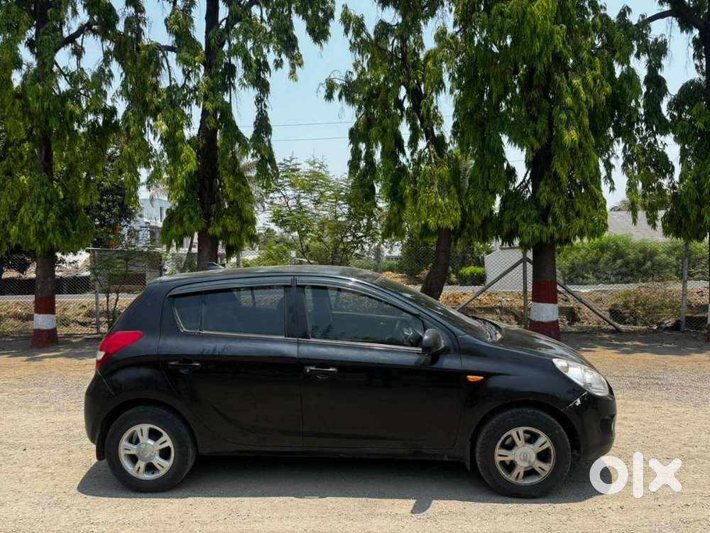 Top Model (asta)  Petrol Variant  2nd Owner  All Papers Clear  D