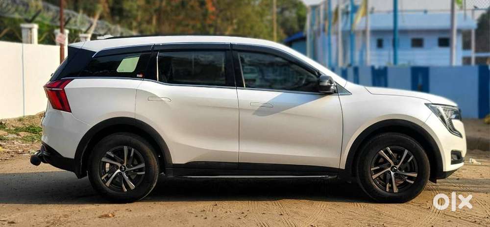 Mahindra Xuv700 2.0 Ax 5 Petrol Mt 7 Str, 2024, Petrol