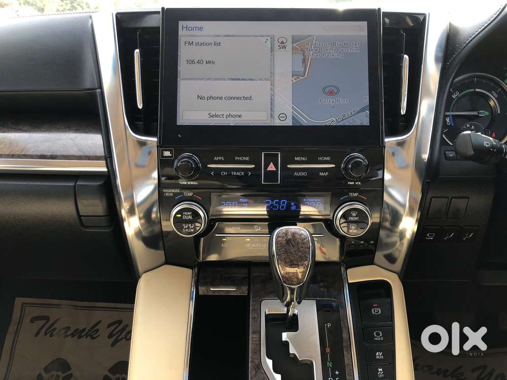 Toyota Vellfire 2.5 Executive Lounge, 2023, Cng & Hybrids