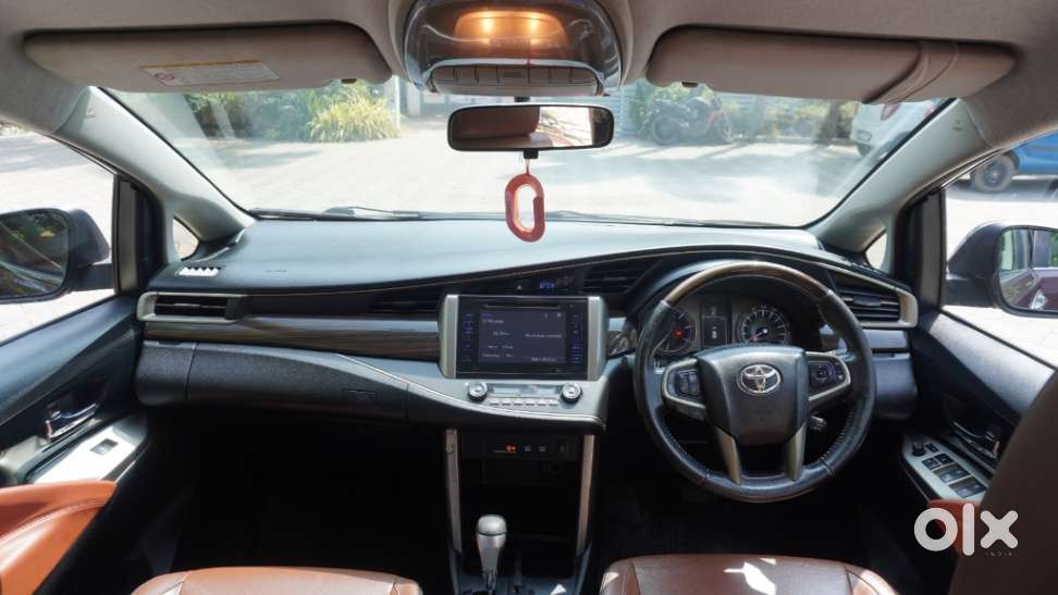 Toyota Innova Crysta 2.8 Zx At 7 Seater, 2016, Diesel