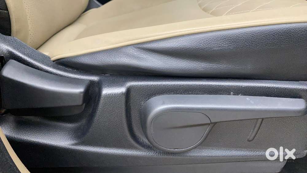 Mahindra Tuv 300 T10, 2018, Diesel