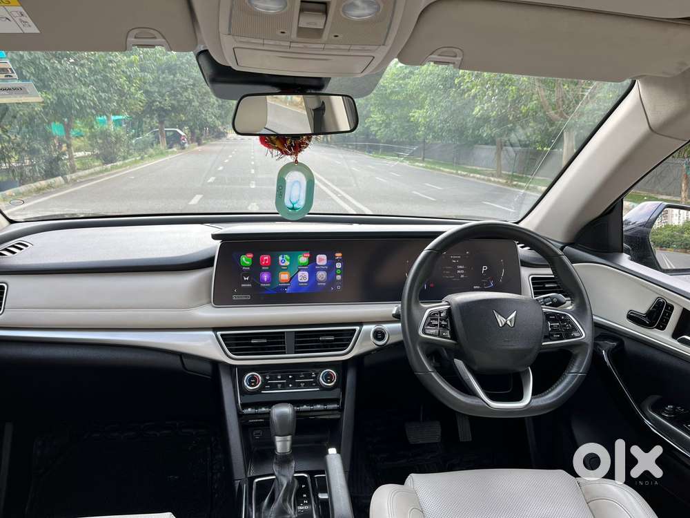 Mahindra Xuv700 2.0 Ax 7 Petrol At Str, 2024, Petrol