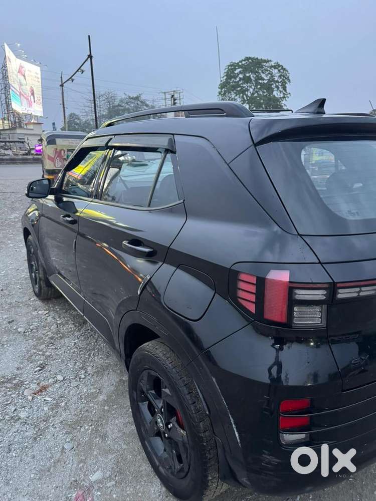 Hyundai Venue 2022 Petrol Well Maintained