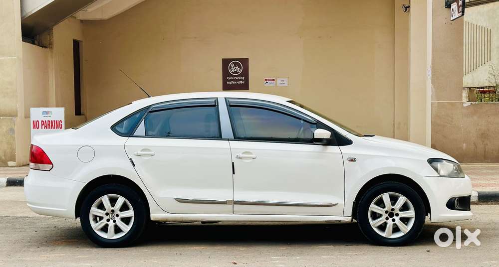 Volkswagen Vento 2010-2013 Petrol Highline, 2011, Petrol