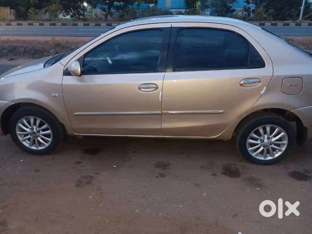 Toyota Etios 1.5 V 2011