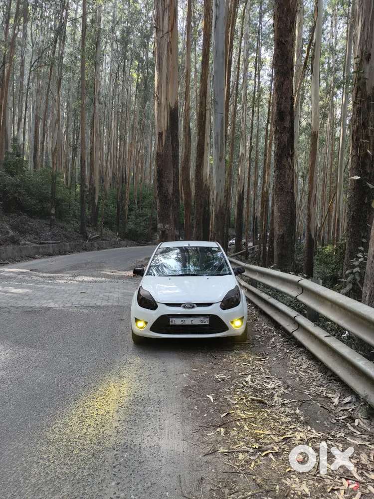 Ford Figo 2013 Petrol 137000 Km Driven